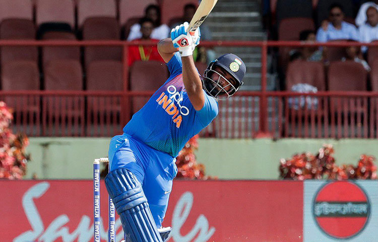 ঋষভ পান্থ: ভারতীয় দলের চার নম্বর জায়গা। বিশ্বকাপের আগে, বিশ্বকাপের সময় এবং বিশ্বকাপের পরে, এখনো গুছিয়ে ওঠা গেল না। শেষ কিছু ম্যাচে পন্থকেই সুযোগ দেওয়া হচ্ছে তৈরি হওয়ার। এবারেও তাই হবে আশা করা যায়।