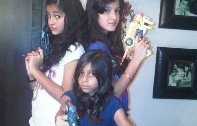 সুহানার দুই প্রিয় বান্ধবী শানায়া ও অনন্যা।