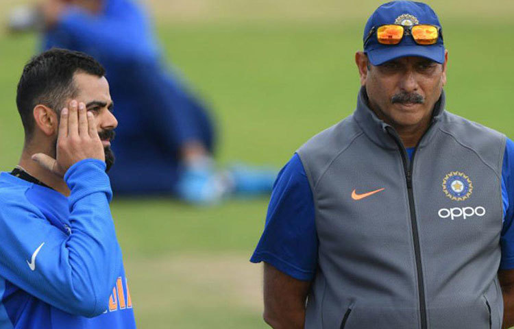 কোচ রবির সময়ই প্রথমবারের জন্য অস্ট্রেলিয়ার মাটিতে টেস্ট সিরিজ জয় আসে ভারতের। স্টিভ স্মিথ, ডেভিড ওয়ার্নারহীন অস্ট্রেলিয়াকে ২-১ ব্যবধানে হারায় কোহলির ভারত। তবে সেই জয়ের মাঝেই বিতর্কে জড়িয়ে পড়েন কোচ রবি।