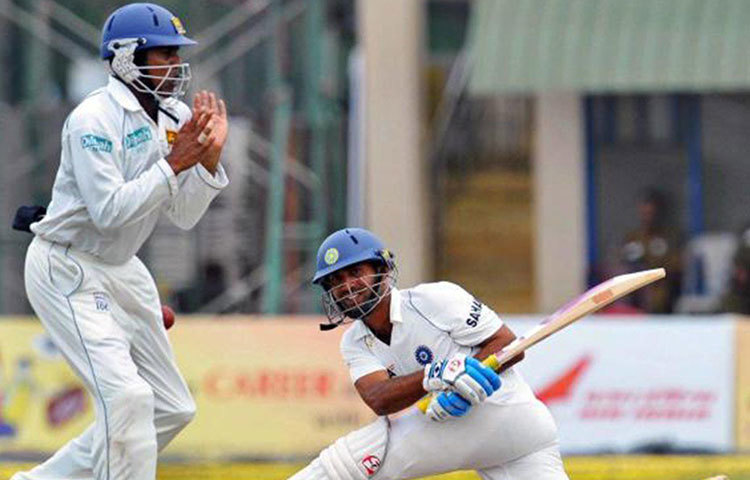 সৌরভের সময় বহু উইকেটরক্ষক খেললেও কার্তিক খেলেছিলেন মাত্র দু’টি ওয়ানডে। বহু অধিনায়কের নেতৃত্বে খেলেছেন তিনি। কিন্তু সব চেয়ে কম সুযোগ পেয়েছিলেন সৌরভের ভারতীয় দলে।