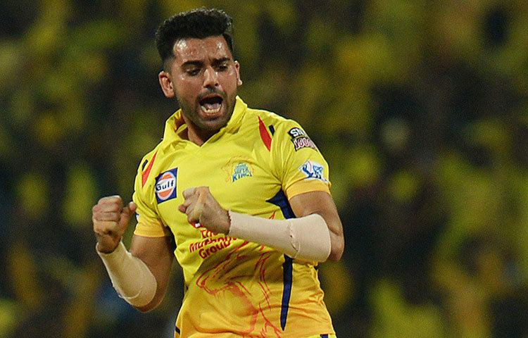 এবারের আইপিএলে পাওয়ার প্লে-র সেরা বোলার বলা হচ্ছে দীপককে। এখনও পর্যন্ত ১৬ ম্যাচে ১৯ উইকেট নিয়েছেন। ইকনমি রেট ৭.৫৩। পরিসংখ্যান দেখাচ্ছে, ৭৯ শতাংশ বল দীপক পাওয়ার প্লে-তে করেছেন।