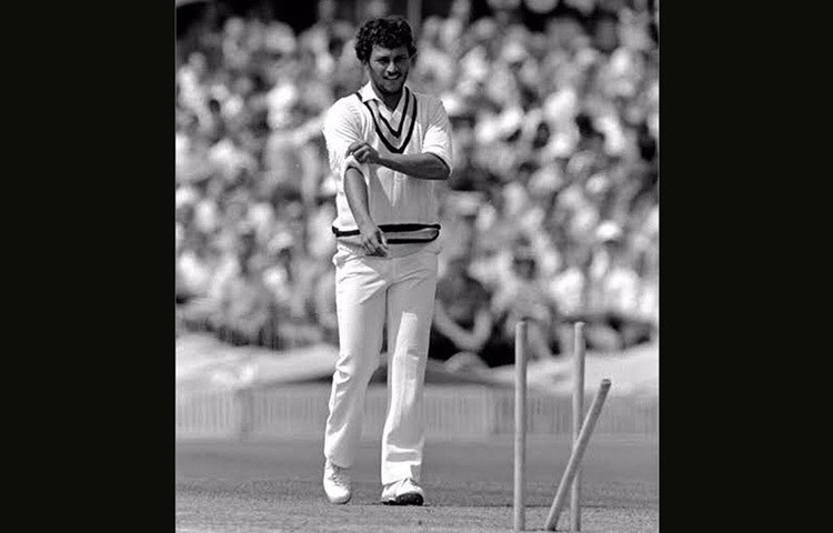 এতো গেল ব্যাটিং পরিসংখ্যান। এবার আসা যাক বোলিংয়ের কথায়। সবচেয়ে বেশি উইকেট পেয়েছিলেন ভারতের রজার বিনি। ১৮টি উইকেট ছিল তার দখলে।