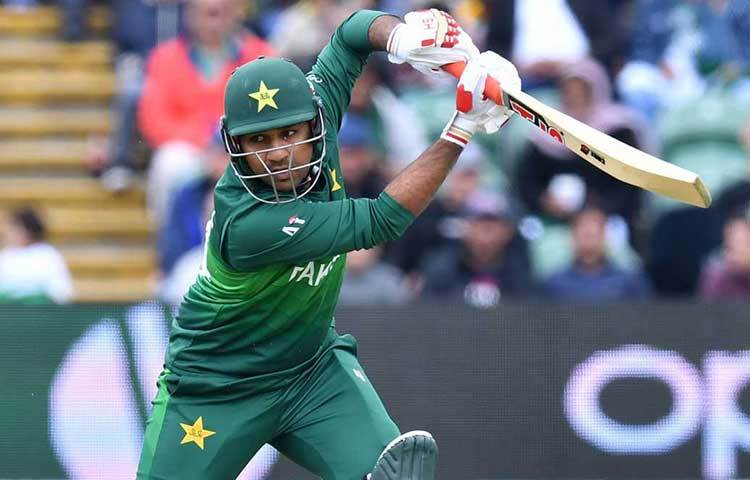 সরফরাজ আহমেদ: কিছুদিন আগে ওয়েস্ট ইন্ডিজের কাছে হারের পর পাকিস্তানের অধিনায়কের ফিটনেস নিয়ে তুমুল কটাক্ষ ছুড়ে দেন প্রাক্তন পাক পেসার শোয়েব আখতার। তবে পাকিস্তানের মিডল অর্ডার অনেকাংশই নির্ভরশীল এই উইকেটকিপার-ব্যাটসম্যানের উপর।