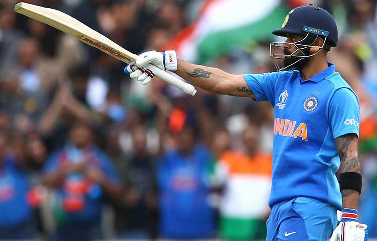 বিরাট: ম্যাচে বিরাটের রান ৬৫ বলে ৭৭। এই রান করতে বিরাট যে ফর্মে ছিলেন, তাতে হয়তো সেঞ্চুরিও হতে পারত। কিন্তু আমিরের বাউন্সারে ব্যাট লেগেছে ভেবে আম্পায়ার আউট না দিলেও মাঠ ছেড়ে দেন বিরাট। ব্যাটিং-এর পাশাপাশি বোলিং পরিবর্তনও দারুণ করলেন বিরাট।