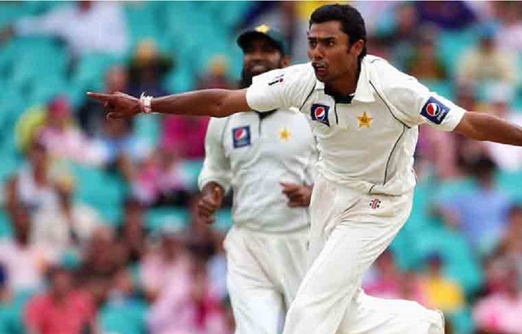 এরপর আর পিছনে ফিরে তাকাতে হয়নি। একের পর এক খ্যাতির শিরোপা মাথায় উঠতে থাকে তার।