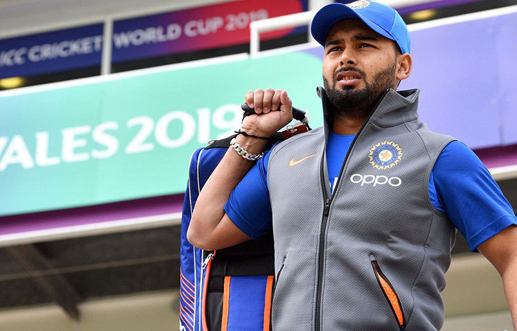 ঋষভ পান্থ: বিজয় শঙ্কর চোট পাওয়ায় তার পরিবর্তে নামতে পারেন ঋষভ পান্থ। ডেবিউ ম্যাচে বা-ঁহাতি ব্যাটসম্যানের দিকে তাকিয়ে থাকবেন ভারতীয় সমর্থকরা।