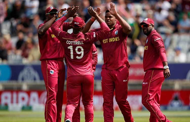 ওয়েস্ট ইন্ডিজ: এক সময়ে ফিল্ডিংয়ে দুর্দান্ত ছিল ক্লাইভ লয়েডের দেশ। তবে চলতি বিশ্বকাপে ক্যারিবিয়ানদের ফিল্ডিং মোটেও ভালো হয়নি। সব মিলিয়ে প্রায় ৬টি ক্যাচ হাতছাড়া করেছেন জেসন হোল্ডাররা।