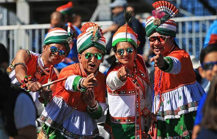 ওল্ড ট্রাফর্ডে ওয়েস্ট ইন্ডিজের বিরুদ্ধে ভারতীয় সমর্থকরা।