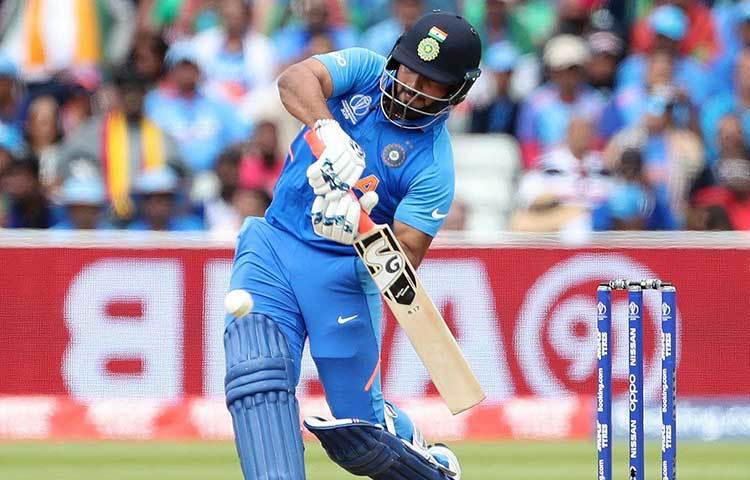 বলতে হবে ঋষভের কথাও। চার নম্বরে নেমে ৪১ বলে ৪৮ রানের ইনিংসে ছিল ভবিষ্যতের তারকা হয়ে ওঠার ইঙ্গিত। তার ইনিংস না থাকলে ভারত তিনশোর গণ্ডি পেরোয় না।