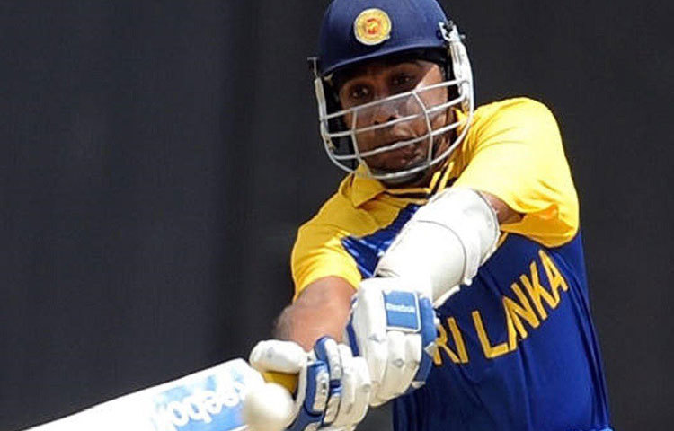 ২০১১ সালের ওয়াংখেড়েতে সেঞ্চুরি করার পরে শ্রীলঙ্কা অধিনায়ক মাহেলা জয়বর্ধনে গ্যালারি লক্ষ্য করে ব্যাট তুলেছিলেন। মাহেলার স্ত্রী স্ট্যান্ড থেকে তাকে ইশারায় বলছিলেন, উইকেটে টিকে থাকো। কিন্তু, শ্রীলঙ্কার রান তাড়া করতে নেমে গৌতম গম্ভীর ও মহেন্দ্র সিংহ ধোনির ব্যাটের জোরে শেষ হাসি হাসে ভারতীয় দল। হতাশায় মাঠ ছাড়তে হয় মাহেলাকে।