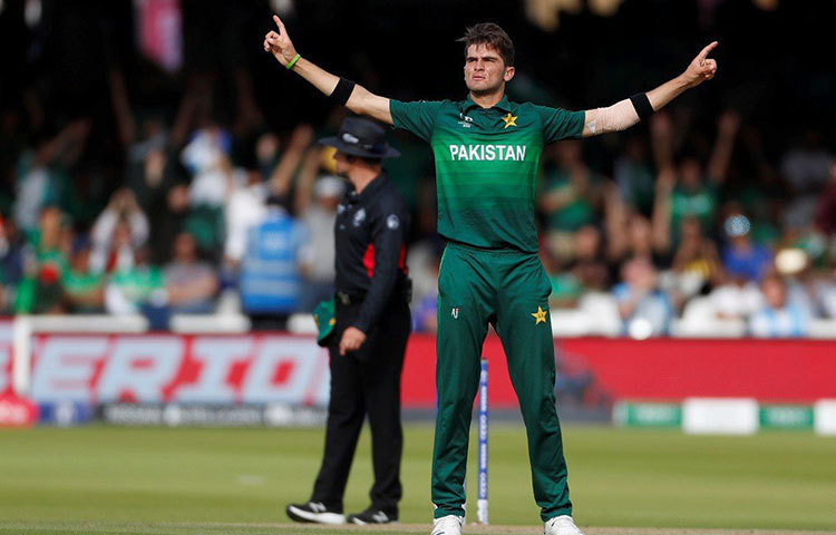 ইনিংসে সেরা বোলিং শাহিন শাহ আফ্রিদি- ১৯ বছরের বাঁ-হাতি পেসারকে পাকিস্তানের ভবিষ্যতের তারকা বলেছেন ওয়াসিম আক্রম। গ্রুপ লিগে বাংলাদেশের বিরুদ্ধে তারা ৬-৩৫ এখন পর্যন্ত সেরা।