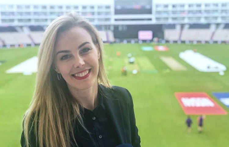 এক আন্তর্জাতিক টিভি চ্যানেলে রাগবি সঞ্চালক হিসেবেও কাজ করেছেন এলমা। শুধুই কি সঞ্চালনা? বহুমুখী প্রতিভাসম্পন্ন এলমা দক্ষিণ আফ্রিকা রাগবি অ্যাসোসিয়েশন এর মার্কেটিং ম্যানেজার হিসবেও নিযুক্ত হয়েছিলেন।