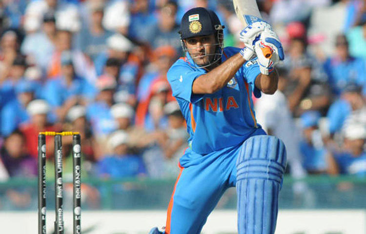 এরপর যে ইনিংসটির কথা না বললে এই তালিকা অসম্পূর্ণ থেকে যায় তা হল ২০১১ সালের বিশ্বকাপ ফাইনালে শ্রীলঙ্কার বিরুদ্ধে খেলা ৯১ রানের নটআউট ইনিংসটি। ভারতীয়দের কাছে ধোনির এই ইনিংসটি চির স্মরণীয় হয়েই থাকবে।