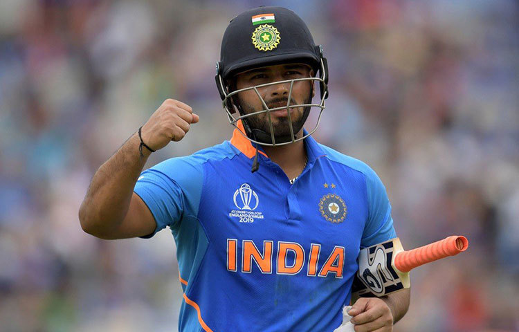 ঋষভ পান্থ: অভিজ্ঞ উইকেটরক্ষক মহেন্দ্র সিংহ ধোনিকে বিশ্রাম দেওয়া হতে পারে এই সিরিজে। ওয়ানডে ও টি-টোয়েন্টি দলে উইকেটের পিছনে দেখা যেতে পারে এই মারকুটে ব্যাটসম্যানকে। ক্যারিবিয়ান সফর পান্থের অগ্নিপরীক্ষাই বলা যায়। টি-টোয়েন্টি বিশ্বকাপের কথা মাথায় রেখে পান্থকে তৈরি করার কথা ভাবা হচ্ছে।