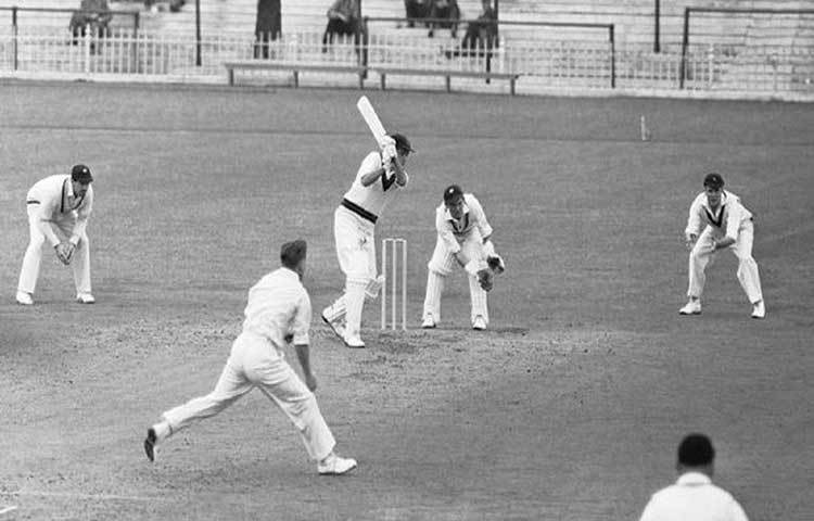 ১৯৪৭ সালে এসেক্স ও ডার্বিশায়ার এর ম্যাচ চলছিল। এসেক্স ২২৩ রানে পিছনে ছিল। ব্যাট করছিল শেষ জুটি পিটার স্মিথ ও ফ্র্যাঙ্ক ভিগার। স্মিথের অসামান্য ১৬৩ রানের জন্য এই শেষ উইকেটে ২১৮ রান করে এসেক্স। পিটার স্মিথের ১৬৩ রান ১১ নম্বর ক্রিকেটার হিসেবে কোনো প্রথম শ্রেণির ম্যাচে সর্বাধিক।