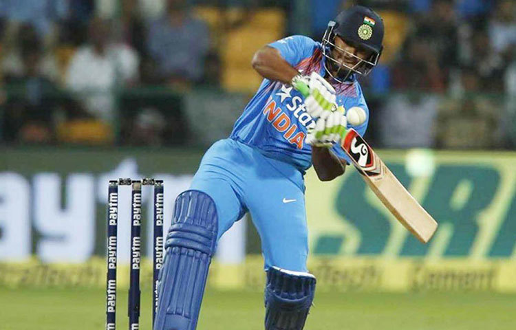 ঋষভ পান্থ: দল তাকে যথেষ্ট গুরুত্ব দেয় বলেই অভিজ্ঞতা কম থাকলেও গত বিশ্বকাপে দলে ঠাঁই পেয়েছিলেন তিনি। অদূর ভবিষ্যতে দলের চার নম্বর জায়গাটায় যে তাকেই ভাবছে দল, তা দিনে দিনে স্পষ্ট হচ্ছে। যদিও এখনো সেই ভাবনাকে যোগ্য মর্যাদা দিয়ে উঠতে পারেননি ঋষভ। তবে নিজেকে প্রতিষ্ঠা করার জন্য এখনও কিছু সুযোগ তিনি পাবেন বলেই মত বিশেষজ্ঞদের।