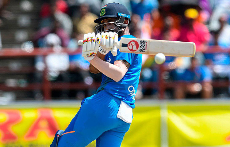 লোকেশ রাহুল: কেদার যাদব যেভাবে পুরো বিশ্বকাপে অফ ফর্মে ছিলেন, অনেকেই ভাবেননি তিনি ক্যারিবিয়ান সফরে ডাক পাবেন। তবে পনেরো জনের দলে জায়গা পেলেও প্রথম একাদশে পাওয়া কঠিন। সে ক্ষেত্রে নতুন পজিশন, পাঁচ নম্বরে আজ হয়ত রাহুলই থাকবেন।