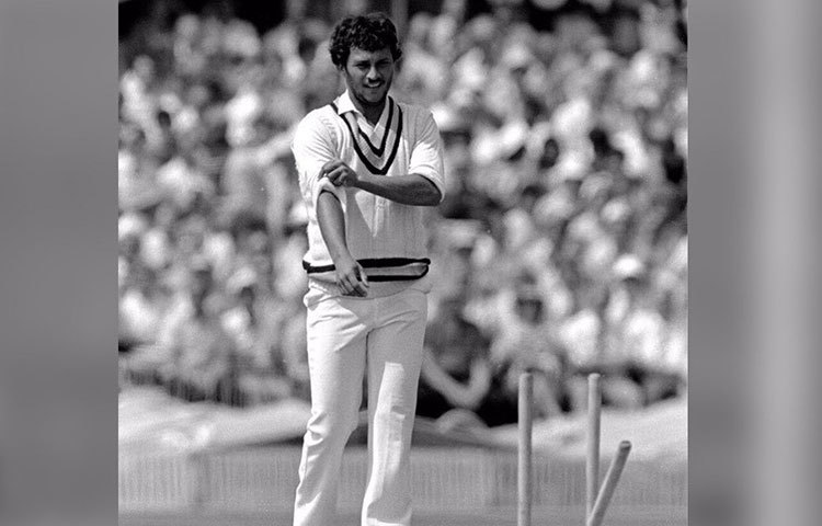 রজার বিনি: ভারতীয় দলের আরেক চ্যাম্পিয়ন অলরাউন্ডার। যদিও বল হাতেই তার দাপট ছিল বেশি। ৭২টি একদিনের ম্যাচে তার সংগ্রহ ৭৭টি উইকেট। রান করেছেন ৬২৯। তার একদিনের ক্রিকেট ক্যারিয়ারে দু’টি ম্যাচে তিনি ব্যাট-বল দুই বিভাগেই ভারতের হয়ে ওপেন করেন।