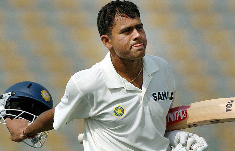 আকাশ চোপড়া: ভারতীয় ক্রিকেটে আরও এক ওপেনার যিনি এসেছেন আবার অল্প সময়ের মধ্যেই ফিরে গিয়েছেন আন্তর্জাতিক মঞ্চ থেকে। প্রথম শ্রেণির ক্রিকেটে ১৬২টি ম্যাচে করেছেন ১০,৮৩৯ রান। গড় ৪৫.৩৫। কিন্তু টেস্ট খেলেছেন মাত্র ১০টি।