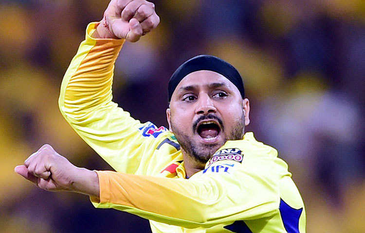 চেন্নাইয়ের দলে রয়েছেন হরভজন সিংয়ের মতো স্পিনার। বুড়ো বয়সেও যে তিনি ভেল্কি দেখাতে পারেন, তার প্রমাণ ইতিমধ্যেই পাওয়া গিয়েছে।