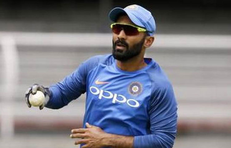 দীনেশ কার্তিক (উইকেটকিপার)।