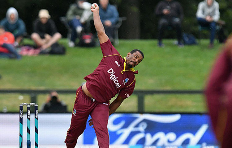 শ্যানন গ্যাব্রিয়েল: ইংল্যান্ডের অধিনায়ক রুটকে ‘সমকামী’ বলে খবরের শিরোনামে এসেছিলেন। এখনও পর্যন্ত ১৮টি একদিনের ম্যাচ খেলেছেন। দখলে রয়েছে ২৩টি উইকেট।