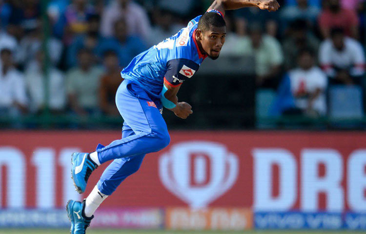 শেরফেন রাদারফোর্ড খেলতে পারেন ছয় নম্বরে। নির্ভরযোগ্য অলরাউন্ডার ক্যামিও খেলতে অনবদ্য। ওয়েস্ট ইন্ডিজের এই তারকা স্পিনারদের প্যাঁচে ফেলতে পারেন।