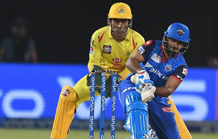 তিন. টপ অর্ডার ব্যর্থ হওয়ায় ঋষভ পান্থের উপর অতিরিক্ত চাপ পড়ে যায়। চাপের মুখে খেলতে গিয়ে ভুল সময়ে আউট হয়ে যান পান্থ। ক্রিকেট বিশেষজ্ঞদের মতে, ঋষভ আরও কয়েকটা বল থেকে গেলে রানের পাল্লা ভারী হতে পারত দিল্লির। ম্যাচ জেতা সহজ হত।