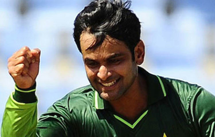 মহম্মদ হাফিজ: এই বিশ্বকাপের অন্যতম সিনিয়র ক্রিকেটার। বয়স ৩৮। বিশ্বের অন্যতম সেরা অলরাউন্ডার। দেশের হয়ে ২০৮টি ওয়ানডে খেলেছেন এই পাক ক্রিকেটার। রান করেছেন ৬ হাজারের ওপর। উইকেট নিয়েছেন ১৩৭টি।