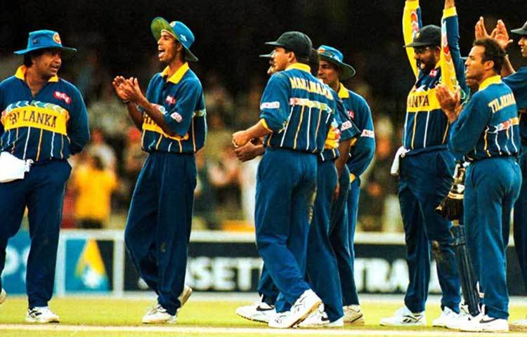 ১৯৯৬ সালে বিশ্বকাপ। সেবার নিরাপত্তার কথা ভেবে শ্রীলঙ্কায় খেলতে যেতে চায়নি ওয়েস্ট ইন্ডিজ এবং অস্ট্রেলিয়া। আইসিসি সম্পূর্ণ নিরাপত্তার দায়িত্ব নেওয়া সত্ত্বেও তারা শ্রীলঙ্কায় যেতে রাজি হননি। ফল? বিনা প্রতিদ্বন্দ্বিতায় কোয়ার্টার ফাইনালে পৌঁছে যায় শ্রীলঙ্কা।