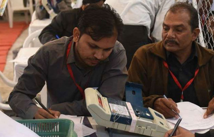 প্রত্যেক টেবেিল সব দলের প্রার্থীর এজেন্ট, কাউন্টিং অবজার্ভার, মাইক্রো অবজার্ভার থাকবেন। গণনা চলবে ১৭ থেকে ২০ রাউন্ড।