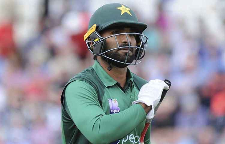 আসিফ আলি: স্লগ ওভারে ভয়ঙ্কর হয়ে উঠতে পারেন এই টেল এন্ডার। মারকুটে ব্যাটসম্যান হিসাবে পরিচিত আসিফ ম্যাচের মোড় যে কোনো মুহূর্তে ঘুরিয়ে দেওয়ার ক্ষমতা রাখেন। ম্যাচের স্পটলাইট যে কোনো সময়ে কেড়ে নিতে পারেন ১৩১.৪৮ স্ট্রাইক রেটের এই হার্ড হিটার।