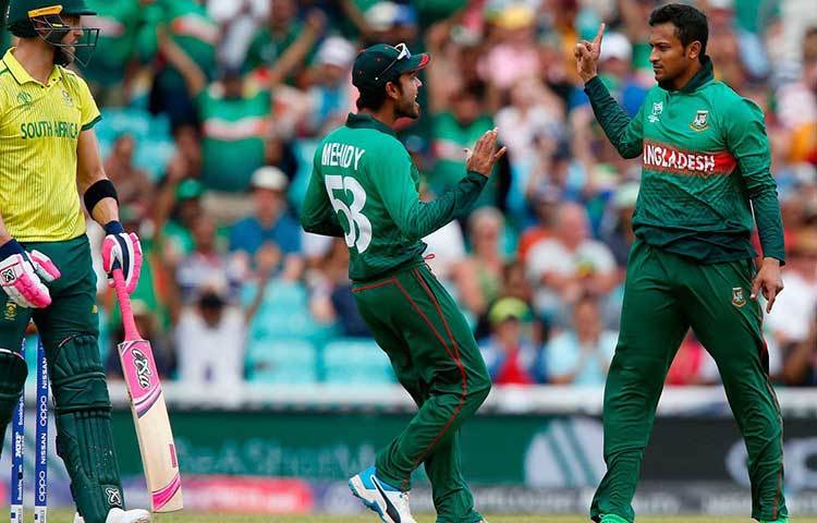 চলতি বিশ্বকাপে প্রোটিয়াদের বিরুদ্ধে জয় ছিনিয়ে নিয়েছেন মাশরাফি। ওভালে প্রথমে ব্যাট করে ৬ উইকেটে ৩৩০ রানে করে বাংলাদেশ। জবাবে ৮ উইকেটে ৩০৯ রান করে ইনিংস শেষ করে ফ্যাফ ডুপ্লেসি বাহিনী। ৮৪ বলে ৭৫ রান করে ম্যান অব দ্য ম্যাচ হন শাকিব আল হাসান।