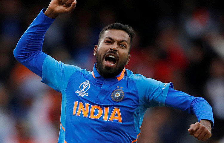 হার্দিক পান্ডে: ব্যাট-বল দুই ক্ষেত্রেই ভীষণ কার্যকর হার্দিক। স্লগ ওভারে বিধ্বংসী ব্যাটিং বা ডেথ ওভারে নিখুঁত স্লটে বল করে ম্যাচ জেতানোর ক্ষমতা রাখেন তিনি।