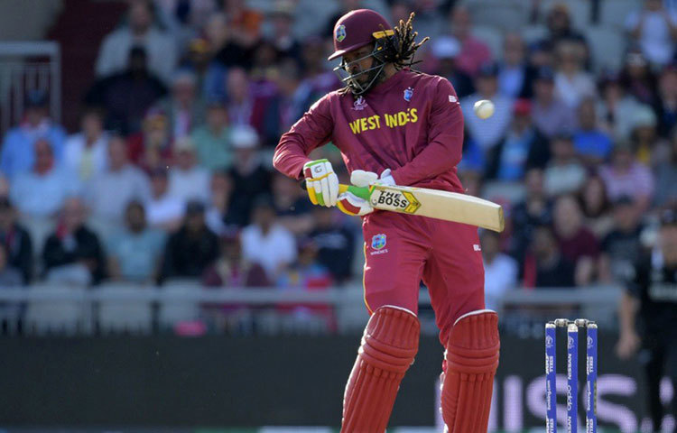 ভয়ঙ্কর ক্রিস গেল নিজের দিনে যেকোনো টার্গেটকেই যে নিমেষে টপকে দিতে পারেন, তা পোড় খাওয়া শামিরা ভালোই জানেন। শুরুতেই গত ম্যাচে হ্যাটট্রিক করা শামি গেলকে ফিরিয়ে দিতেই ২৬৯-এর লক্ষ্যটা অনেকটাই বড় হয়ে যায় ক্যারিবিয়ানদের কাছে।