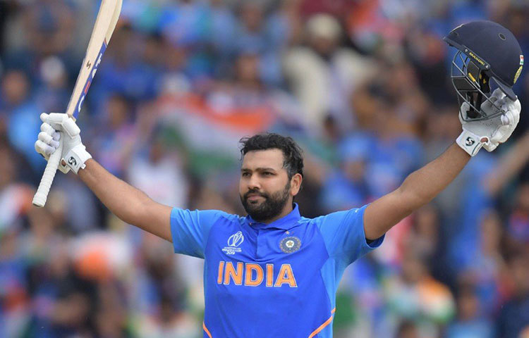 আইসিসি টুর্নামেন্ট হলেই রোহিত শর্মা যেন আলাদা রূপ নেন। ইতিমধ্যেই এই বিশ্বকাপে ৫টি শতরান করে টপকে গেলেন শ্রীলঙ্কার কিংবদন্তি কুমার সাঙ্গাকারাকে। সামনে শুধু লিটল মাস্টার। তার ১০৩ রানের ইনিংস শুরুতেই সুরক্ষিত জায়গায় নিয়ে যায় ভারতকে।