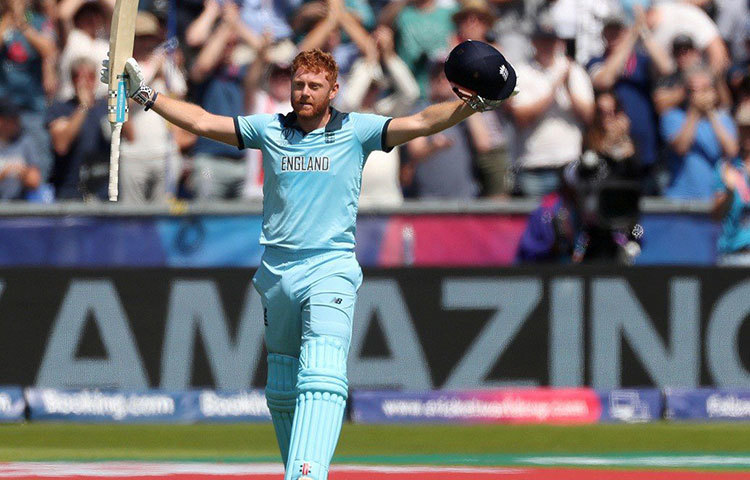 জনি বেয়ারস্টো: আক্রমণাত্মক ইংরেজ ওপেনার। দরকারে নীচের দিকে নেমেও খেলতে পারেন। এই দলের উইকেটরক্ষকও তিনি। অস্ট্রেলিয়ার অ্যালেক্স ক্যারি এই বিশ্বকাপের সফলতম উইকেটকিপার হলেও মারকুটে ব্যাটসম্যান বেয়ারস্টোকেই বেছে নেয়া হল এই দলে।