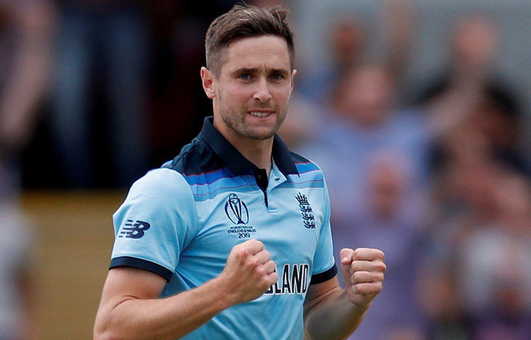 আর্চার ও উডকে দেখে খেলে দিলেও স্বস্তি নেই। কারণ ক্রিস ওকসের গতিও চিন্তায় ফেলার জন্য যথেষ্ট। তারও ইতিমধ্যেই সংগ্রহ ১৩টি উইকেট। তাই চিন্তায় রাখবেন তিনিও।