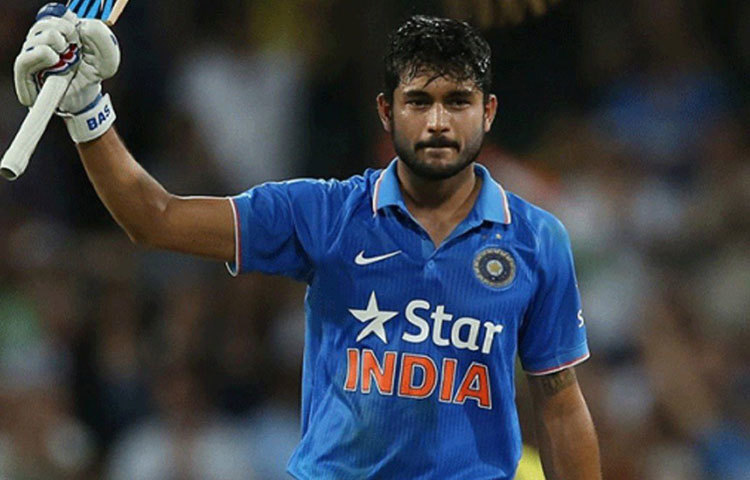 মনীশ পান্ডে: ভারতের ‘এ’ দলের অধিনায়ক ছিলেন তিনি। ব্যাটে ভরসার জায়গা হয়ে উঠেছিলেন মনীশ। ভারতীয় দলের ভঙ্গুর মিডল অর্ডারকে ভরসা দিতে পারেন কিনা সেটাই দেখার। ফের সুযোগ দেয়া হতে পারে তাকে।