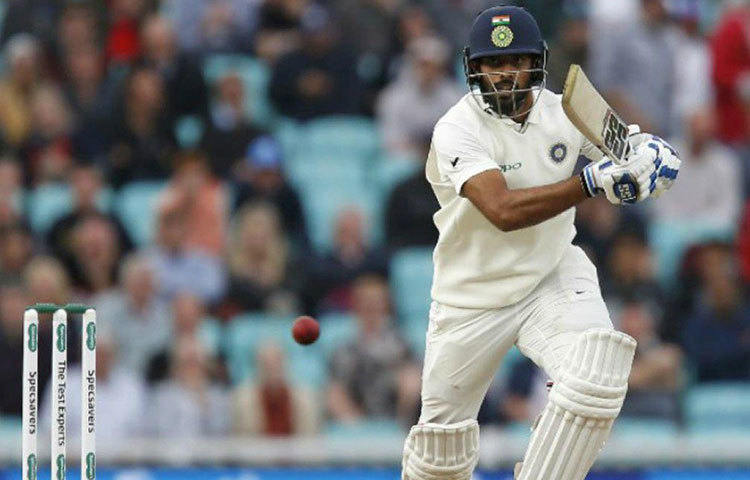 হনুমা বিহারী: টেস্ট দলের মিডল অর্ডারে অনেক সিনিয়রকে টপকে জায়গা করে নিয়েছেন তিনি। দলের প্রয়োজনে ওপেন করতেও দেখা গিয়েছে তাকে।