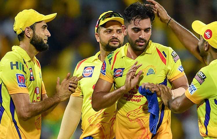 দীপক চাহার ও হরভজনের জুটিই শেষ করে দিয়েছে কেকেআরকে, এটা বললে খুব একটা ভুল হবে না। সিএসকের দীপক চাহার প্রথম স্পেলেই ৩ উইকেট নেন। তিনিই ম্যান অব দ্য ম্যাচ হন এদিন।