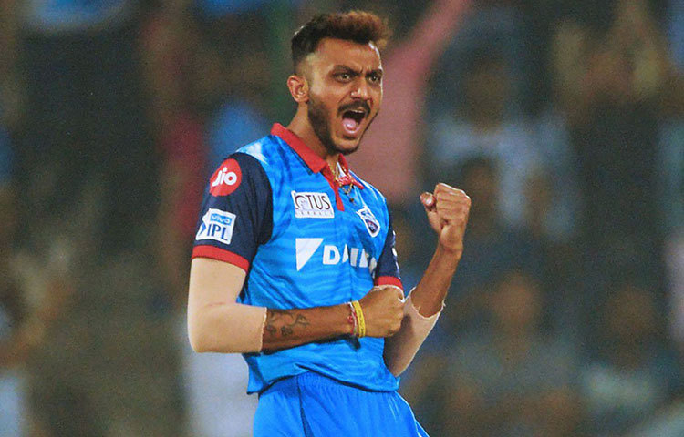 আজকের দিল্লি টিমে থাকার যথেষ্ট সম্ভাবনা রয়েছে বাঁ-হাতি অক্ষর পটেলেরও। তার ব্যাটিং ছাড়াও স্লো লেফ্ট আর্ম অর্থোডক্স বোলিংও কাজে দিতে পারে দিল্লির। সাত নম্বরে নামতে পারেন তিনি।