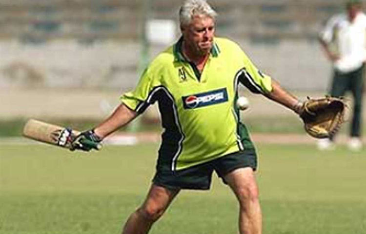 পাকিস্তান এবং আয়ারল্যান্ডের গ্রুপ ম্যাচের পর দিনই জামাইকার হোটেল রুমে পাক কোচ বব উলমারের মৃতদেহ উদ্ধার হয়। ঘটনাটি ঘটেছিল ২০০৭ সালের ১৮ মার্চ। আচমকা তার এই মৃত্যু ক্রিকেট দুনিয়ায় সমালোচনা বয়ে নিয়ে এসেছিল।