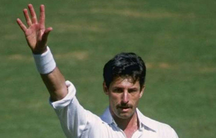 বোলিংয়ে সেরা গড় ছিল নিউজিল্যান্ডের রিচার্ড হ্যাডলির দখলে, ১২.৮৫। সেরা ইকনমি রেট ছিল ওয়েস্ট ইন্ডিজের ম্যালকম মার্শালের। ২.৫০।