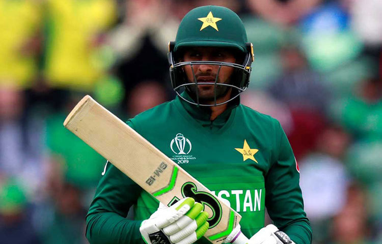 শোয়েব মালিক: দলের সব থেকে অভিজ্ঞ এবং নির্ভরযোগ্য অলরাউন্ডার। ব্যাট হাতে তিনি যে কোনো মুহূর্তে ভয়ঙ্কর হয়ে উঠতে পারেন। বল হাতেও বিপক্ষকে নাস্তানাবুদ করতে পারেন। আজকের ম্যাচে মালিকের পারফরম্যান্স অন্যতম ফ্যাক্টর হয়ে দাঁড়াতে পারে পাকিস্তানের ম্যাচ জেতার ক্ষেত্রে।