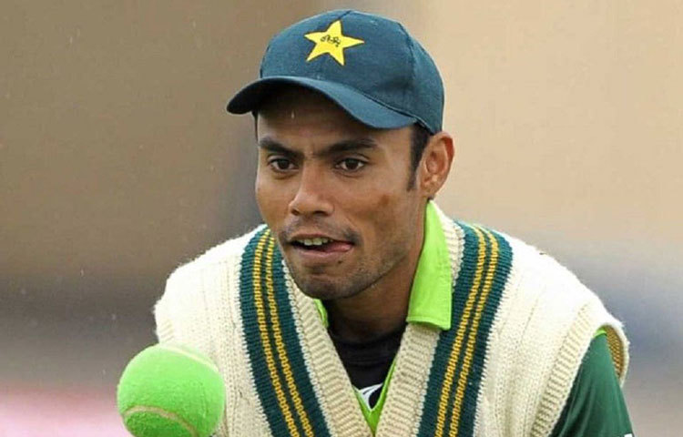 ২০০৯ সালের ডিসেম্বরে নিউজিল্যান্ডের বিরুদ্ধে তৃতীয় টেস্টের প্রথম ইনিংসে ১৬৮ রানের বিনিময়ে সাতটি উইকেট নিয়ে নজির গড়েন।