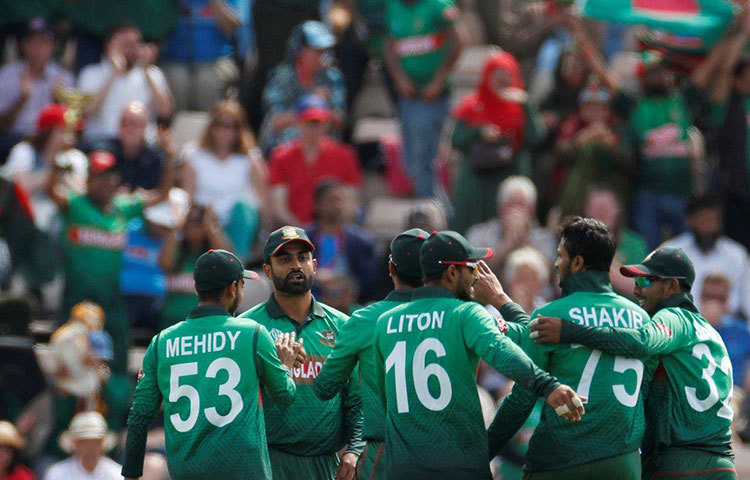 বাংলাদেশের গ্রুপলিগে বাকি আর মাত্র দু’টি ম্যাচ, ভারত এবং পাকিস্তানের সঙ্গে। আগামিকাল ভারতের বিরুদ্ধে শাকিবরা যদি হেরে যান, ৯ পয়েন্ট পেয়ে ছিটকে যাবে তারা। তাই ভারত এবং পাকিস্তানকে হারাতেই টাইগারদের।