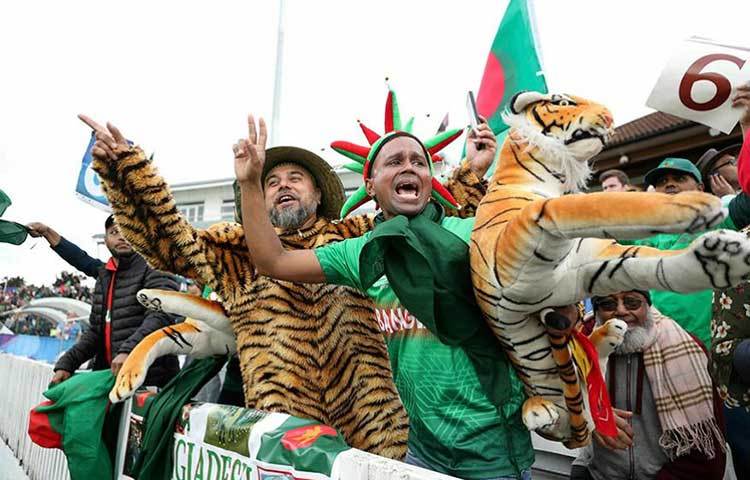 ওয়েস্ট ইন্ডিজ বনাম বাংলাদেশে ম্যাচে সমর্থকদের উচ্ছ্বাস।