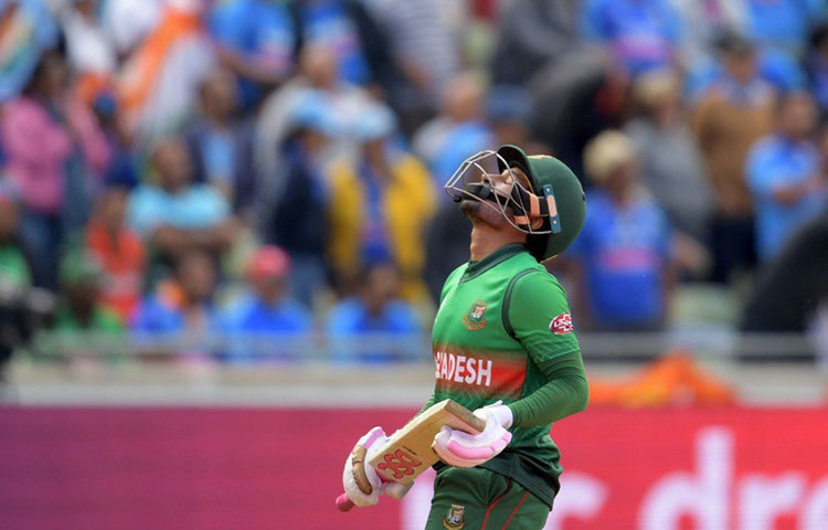 রান তাড়া করার সময়ে শাকিব ছাড়া পরিণত ব্যাটিং করতে দেখা গেল না কাউকেই। এই রকম ম্যাচে অভিজ্ঞ মুশফিকুরের কাছ থেকে একটা বড় ইনিংস আশা করেছিল দল। কিন্তু চাহালের ফাঁদে পা দিয়ে দলকে ডোবালেন তিনি।