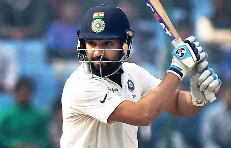 রোহিত শর্মা: সাদা বলের ক্রিকেটে তিনি ভারতের সেরা ভরসা হলেও টেস্ট ক্রিকেটে বার বার ব্রাত্য হতে হয়েছে তাকে। কিন্তু বিশ্বকাপে যে ফর্মে ছিলেন তিনি, তাকে বাদ দিয়ে ভারতীয় দল গড়া সত্যি কঠিন ছিল। তাই টেস্ট দলেও থাকছেন রোহিত।